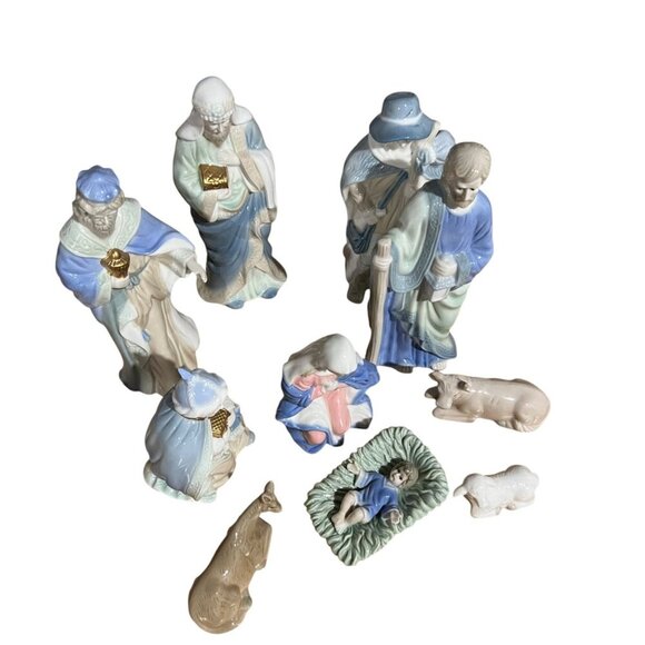 Vintage 11-Piece Nativity Set‎ With Wood Base By Crown Accents - Picture 12 of 16